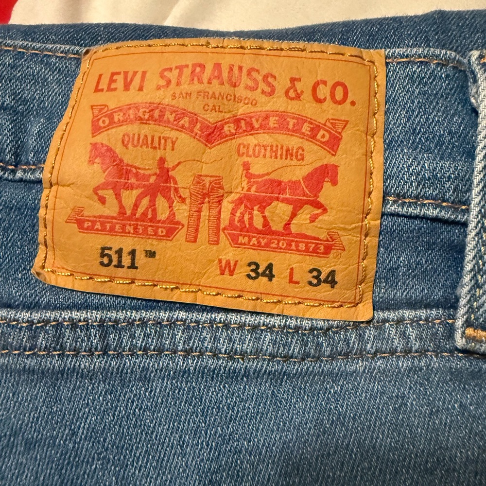 Men’s Levi’s 34x34 tapered blue jeans